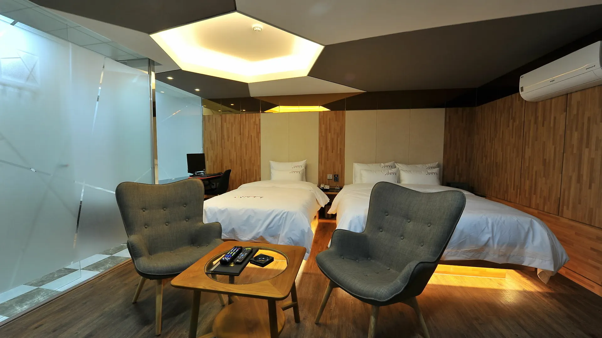 Ytt Hotel Nampo 3*, Busan